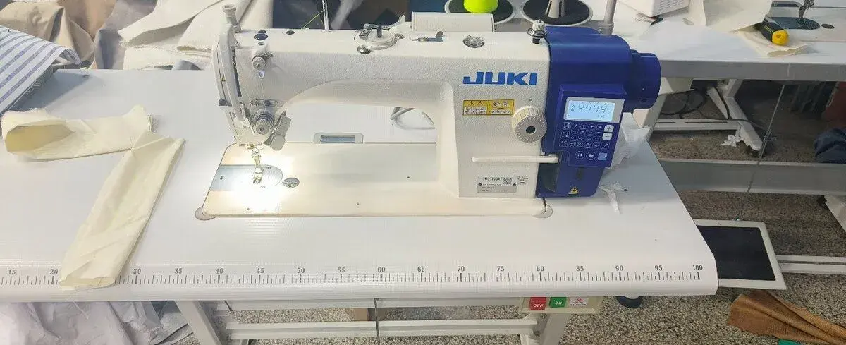 Průmyslový automaticky šicí stroj Juki DDL- 7000A