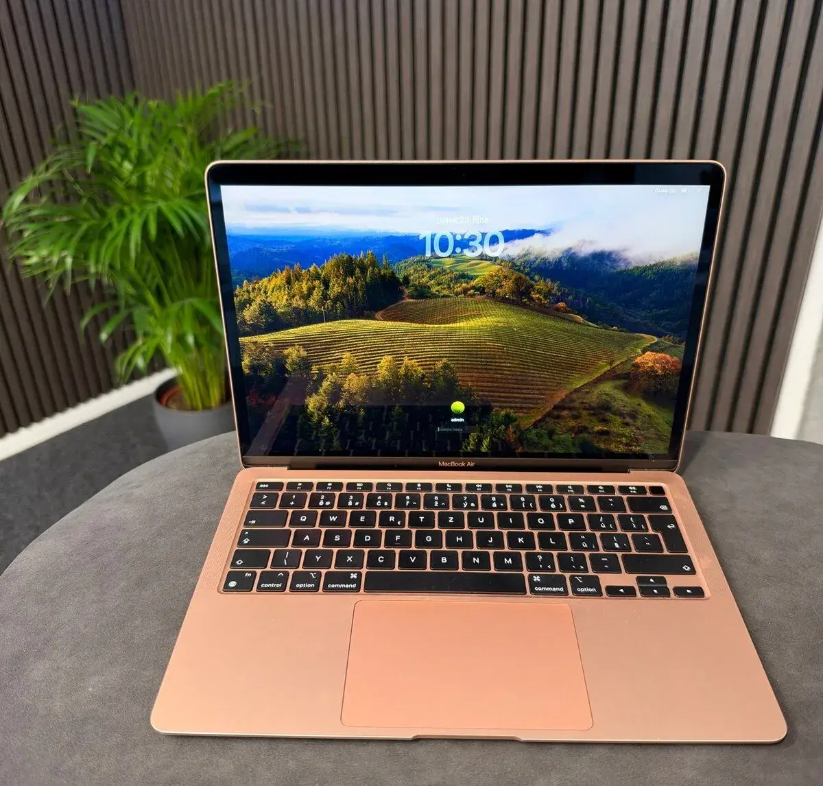 MacBook Air 13” (2020) M1 8GB/256GB, rok záruka