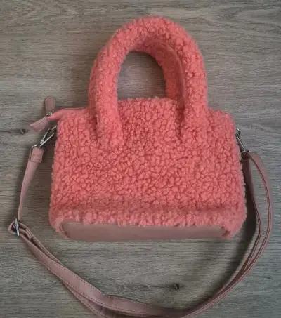 NOVÁ ZIMNÍ KABELKA