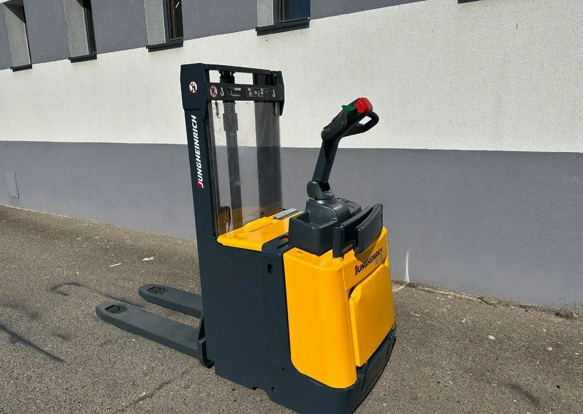 Vysokozdvižný vozík ruční Jungheinrich s přízdvihem 2t