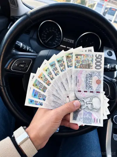 ČNB UNC 5000 Kč s přítiskem – série E K V R – 3 ks