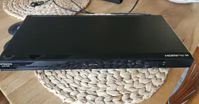 Přehrávač DVD+/-R/RW Hitachi DVP425E