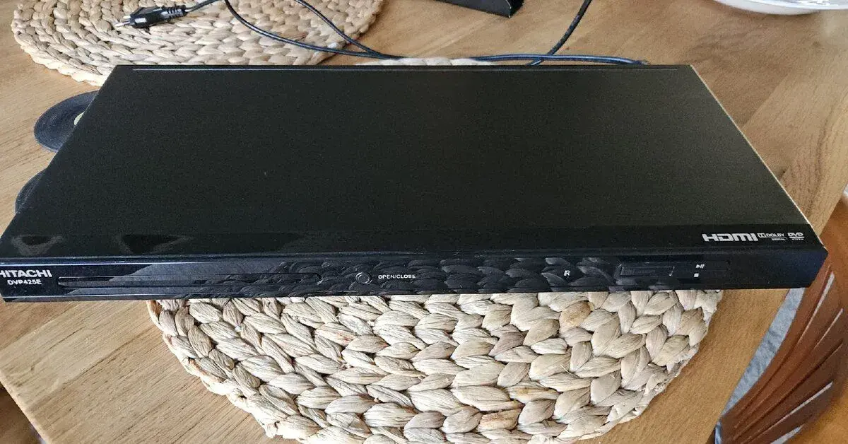 Přehrávač DVD+/-R/RW Hitachi DVP425E