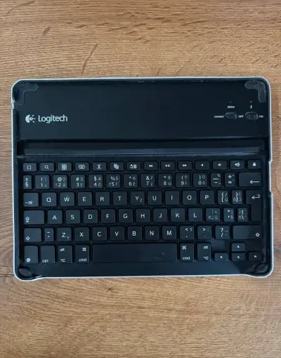 Přídavnou klávesnici LOGITECH