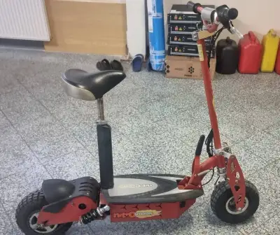 Elektrokoloběžku Nitro Scooters + jednu na ND