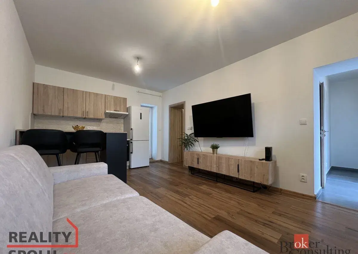 Pronájem, byty/1+kk, 33 m2, Kamenná 3025/6, Martinov, 72300