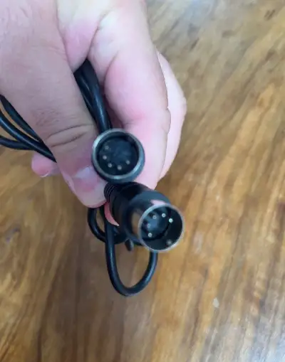 Kabel 5-ti kolík 1,5 metrů