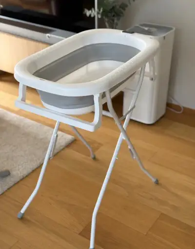 Dětská skládací vanička se stojanem