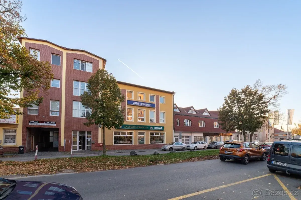 KOLÍN - PRONÁJEM VÍCEÚČELOVÝCH PROSTOR U FREKVENTOVANÉ KOM