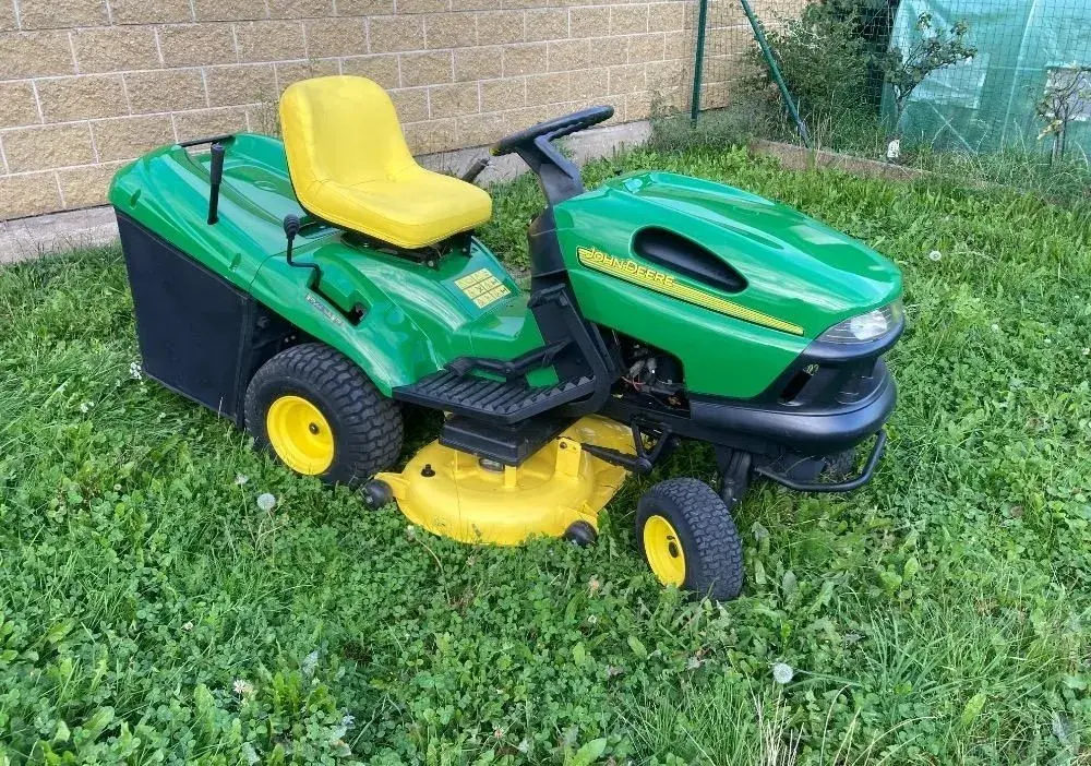 Zahradní traktor John Deere Sabre