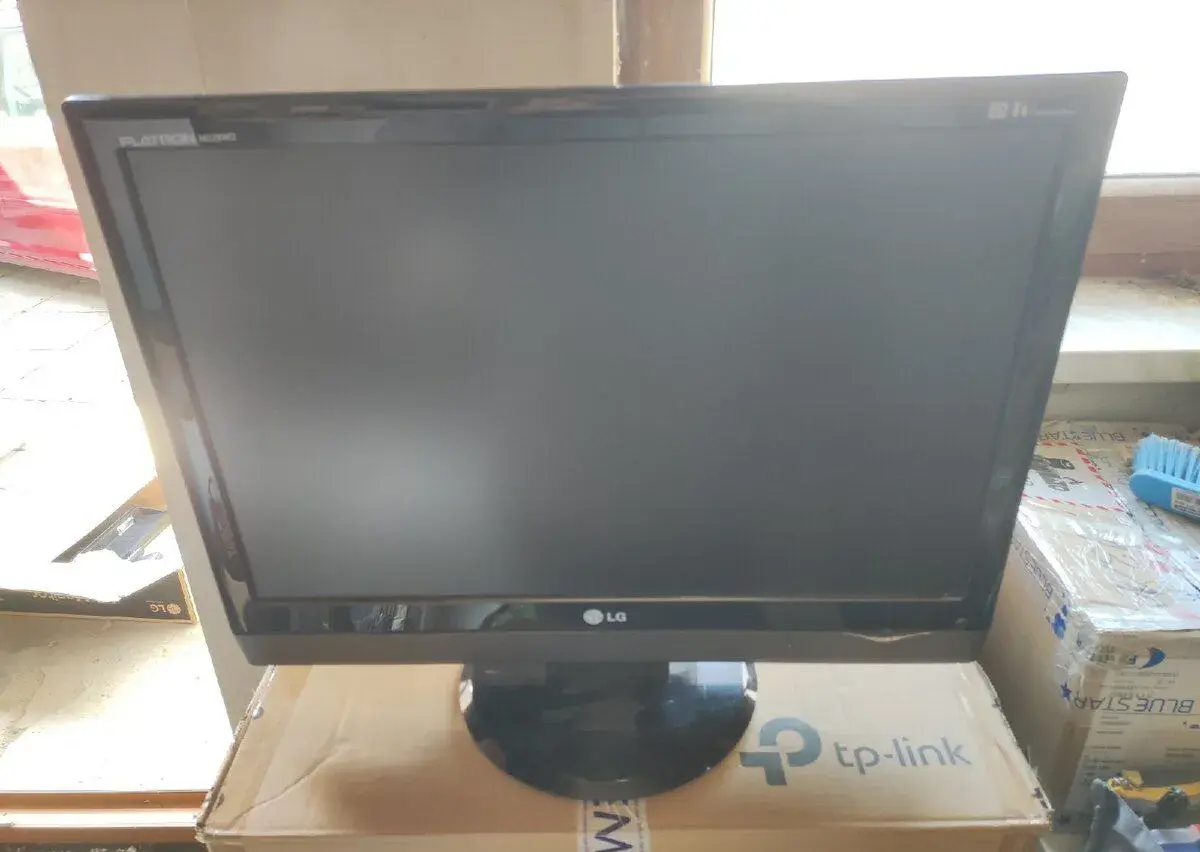 Televize lg m228wd bz