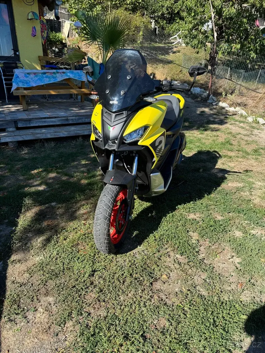 Aprilia sr gt 125