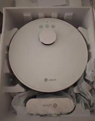 bílý robotický vysavač Lefant M1