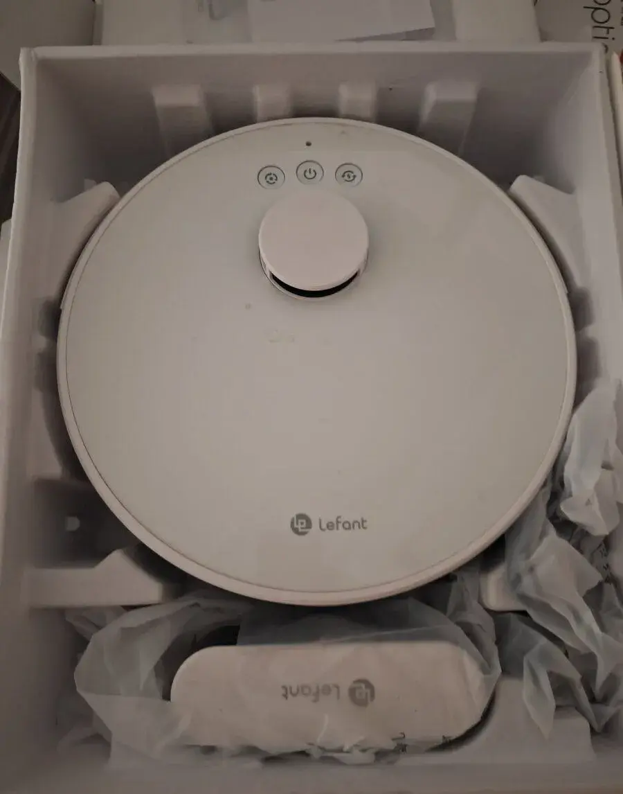 bílý robotický vysavač Lefant M1