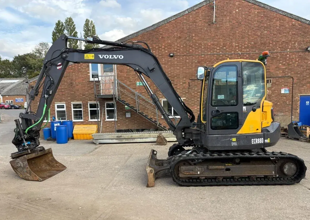 Pásový bagr VOLVO ECR88D PRO, r.v. 2022, 3.398 mth, ROTOTILT