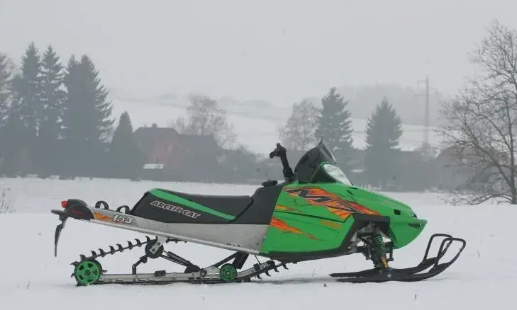 Sněžný skútr Arctic Cat M7 - předváděcí model