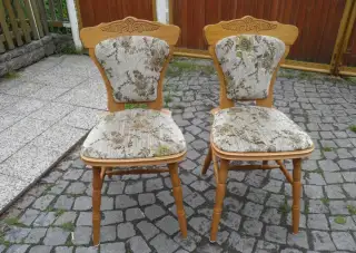 DVĚ PĚKNÉ DUBOVÉ ŽIDLE