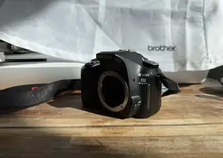 Pentax K100D Super CCD + 8× baterie + nabíječka