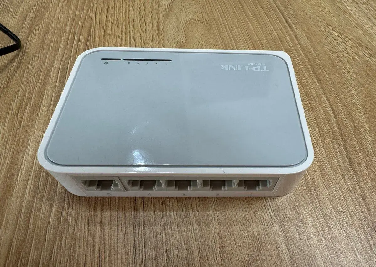 100 Mbps switch TP-Link