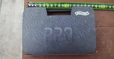 Pěknou sběratelskou pistoli.