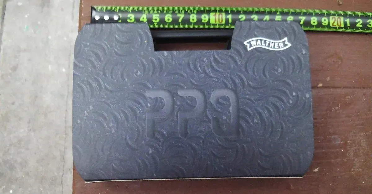 Pěknou sběratelskou pistoli.