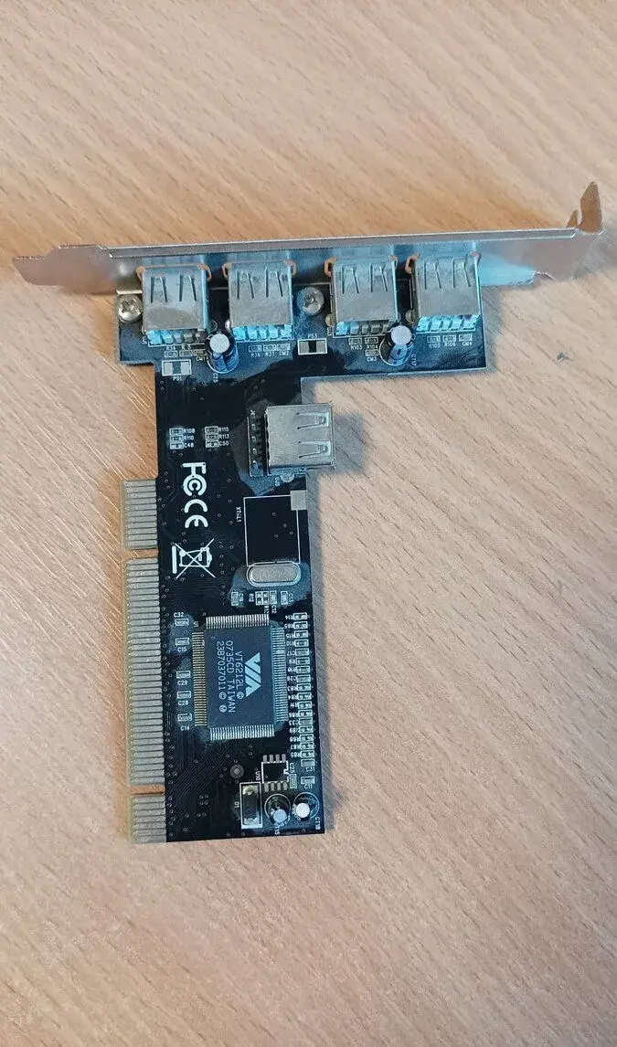 Interní rozšiřující USB řadič do slotu PCI