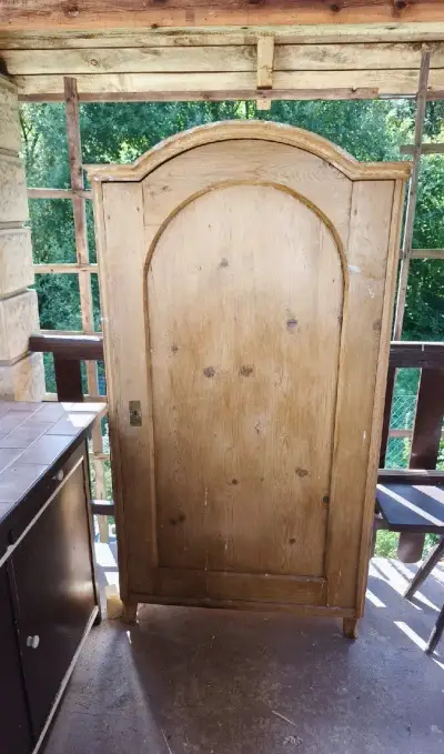Starožitná skříň