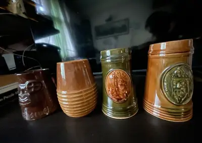 Sbírka výročních půllitrů (i menších), mlýnek