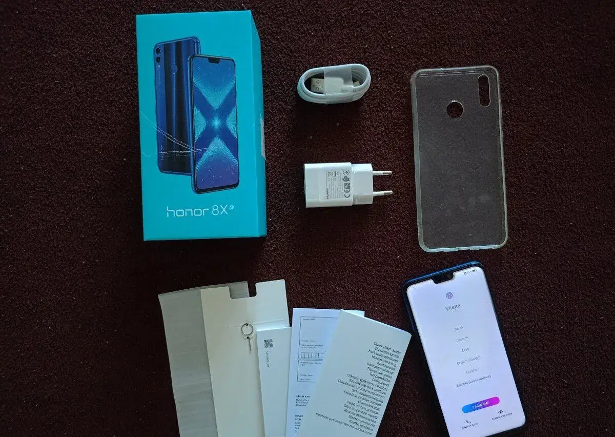 Mobilní telefon zn. "HONOR 8X" - málo používaný