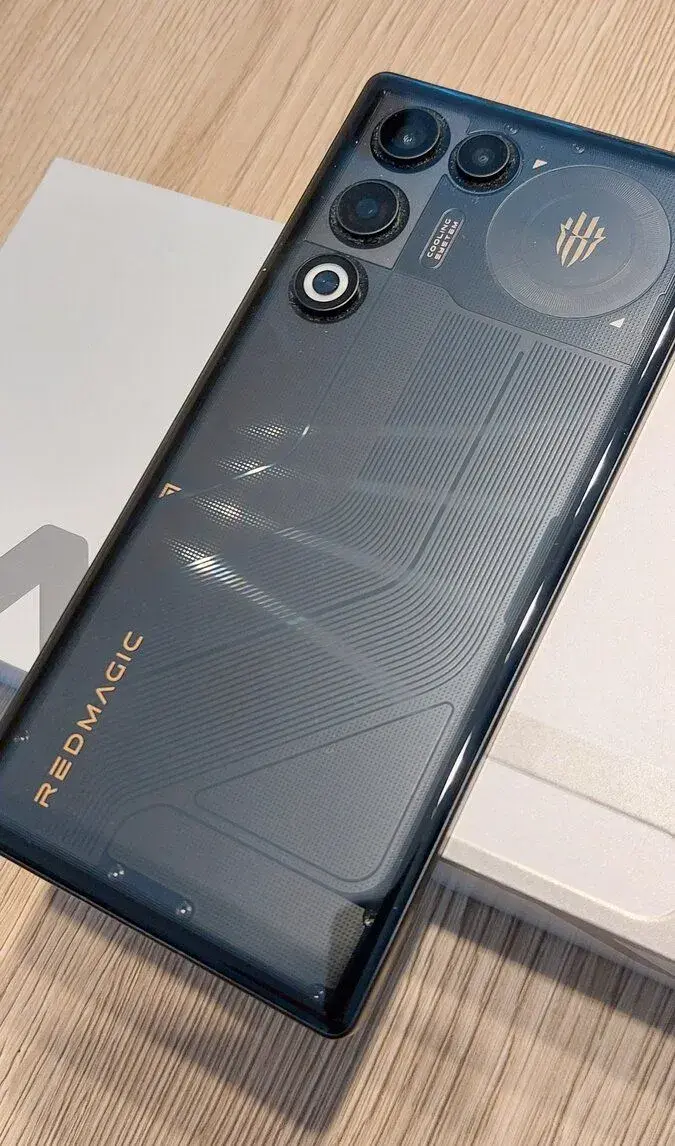 REDMAGIC 11 Air 16GB/512GB - STAV + příslušenství