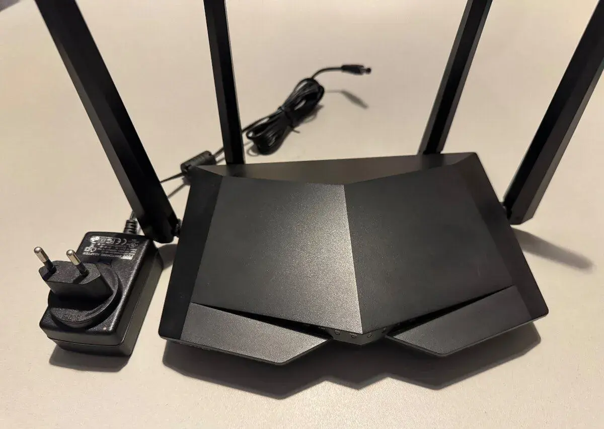 Tenda AC1200 WiFi router