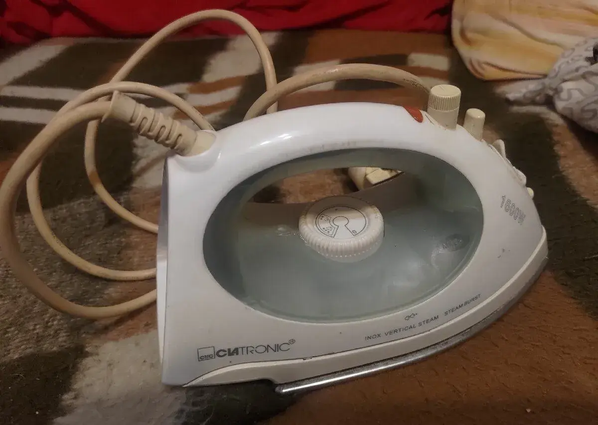 Žehlička Clatronic 1600W