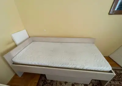 Postel 90x200 s roštem a úložným šuplíkem
