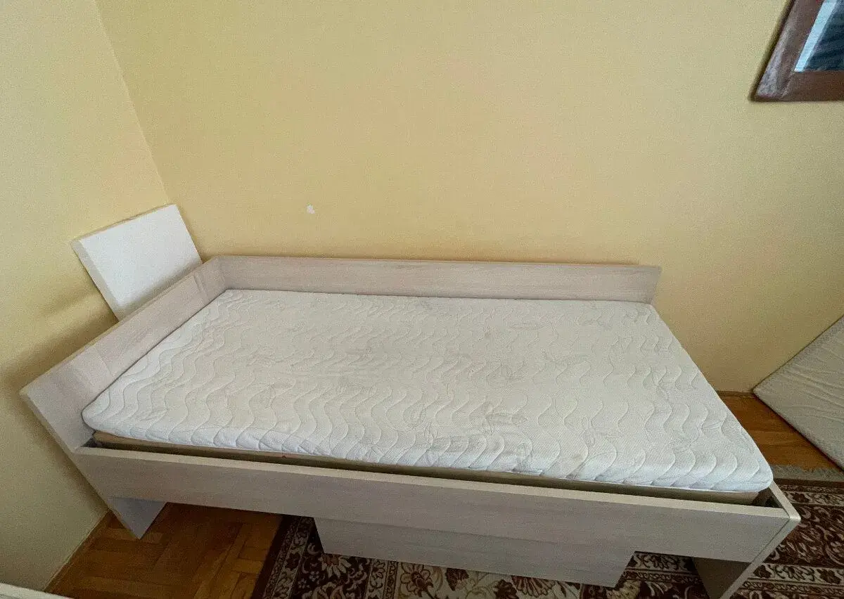 Postel 90x200 s roštem a úložným šuplíkem