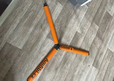Amfibi plovouci drzak akcnich kamer