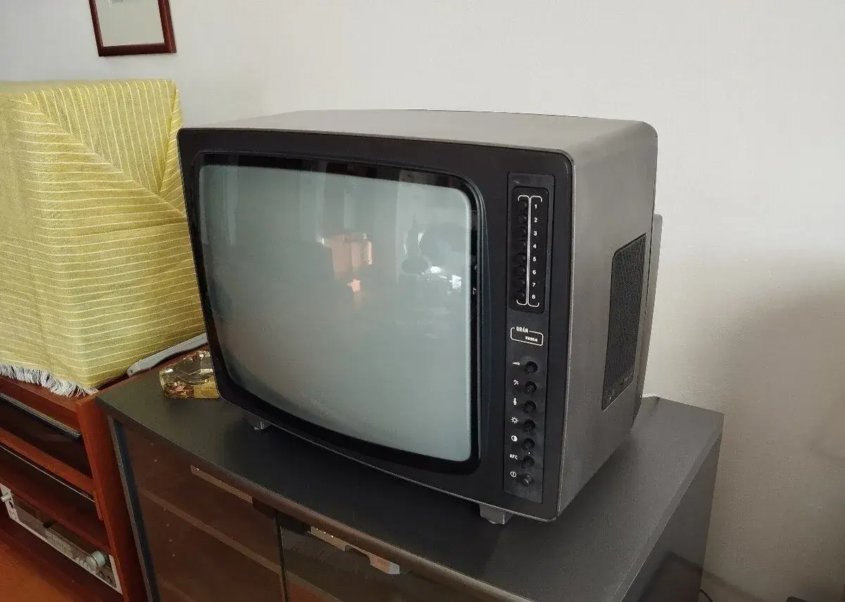 CRT tv Tesla Urán 4141a