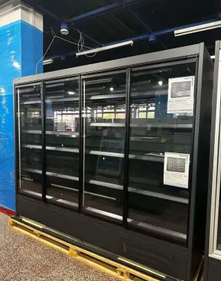 Přístěnná chladicí vitrína COOLES SlimDeck 2,5m, křídlové dv