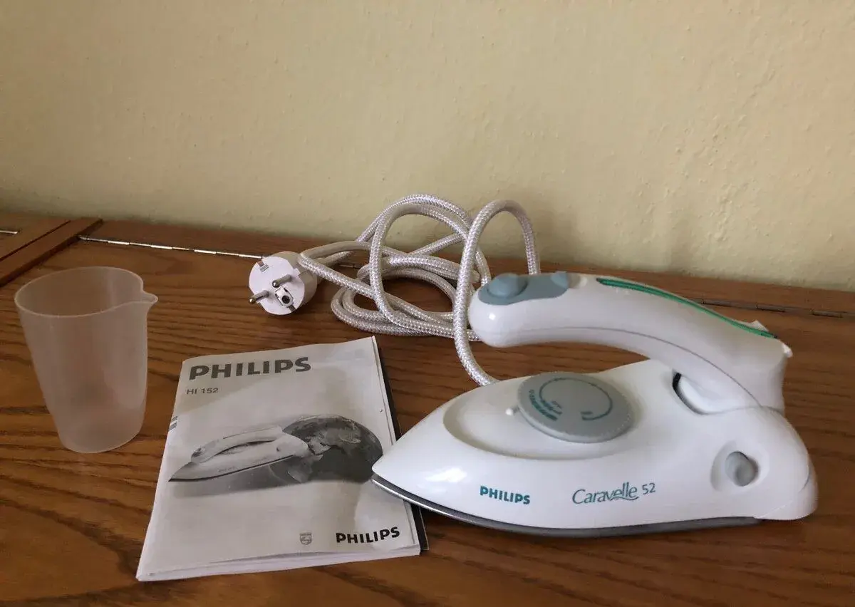Cestovní napařovací žehlička PHILIPS