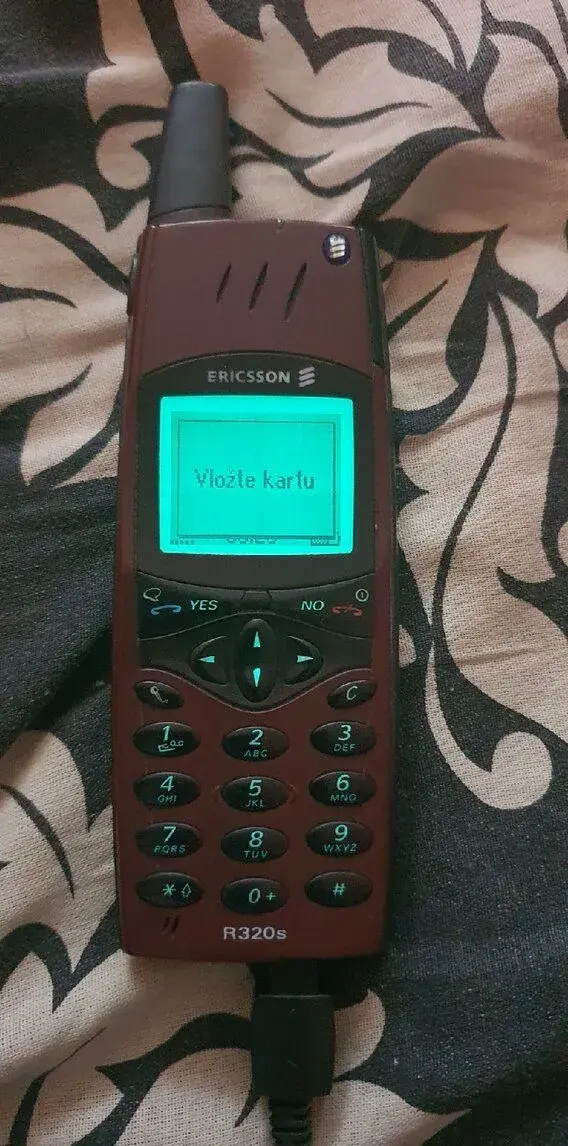 Ericsson R320s