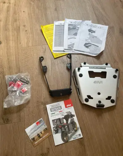 Givi SRA5112 — hliníkový nosič topcase BMW R1200GS Adventure