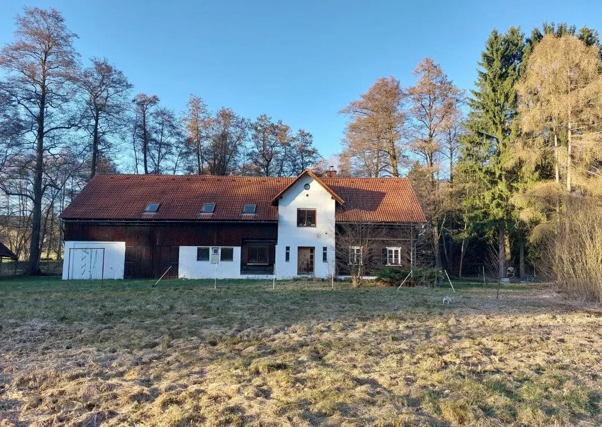 Prodej rodinného domu se 3 byty – Břevniště
