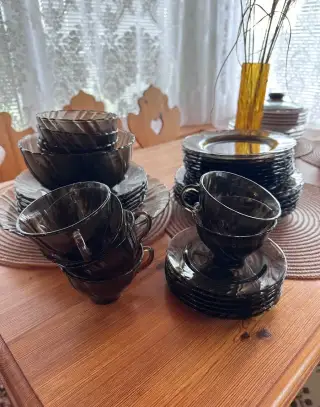 Jídelní souprava Vereco, kouřové sklo