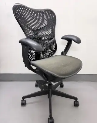 Kancelářská židle Herman Miller Mirra