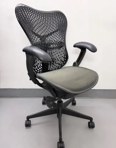 Kancelářská židle Herman Miller Mirra