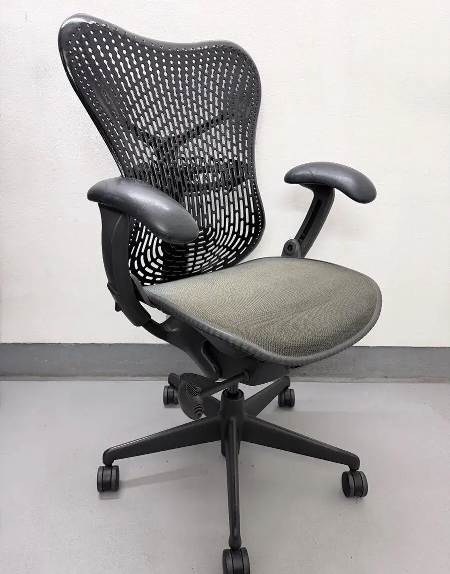 Kancelářská židle Herman Miller Mirra