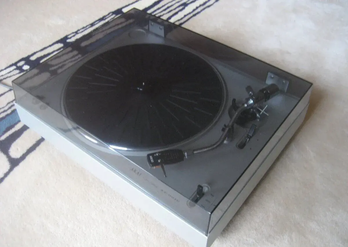 Gramofon AKAI AP 001C