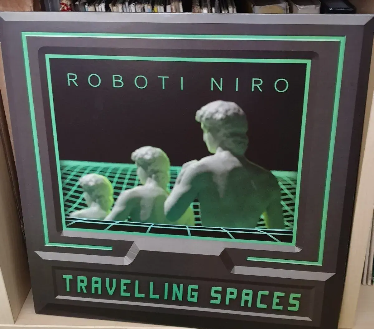 Roboti Niro ‎– Travelling Spaces