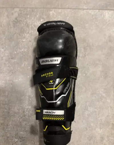 Dětské hokejové holeně Bauer Supreme Mach vel. 9