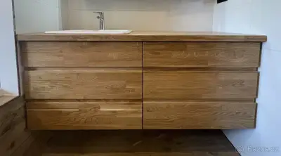 koupelnová skříňka závěsná masiv