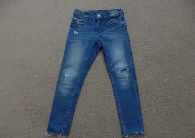 Džíny vel. 116 rifle trhané, skinny fit H&M